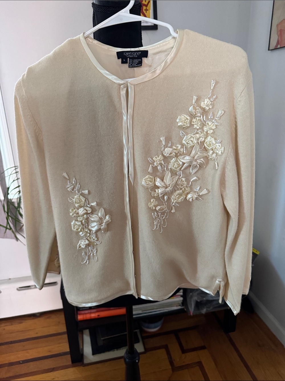 Elegant Vintage Karen Kane Lifestyle Cream Embroidered Women's Sweater-Size L